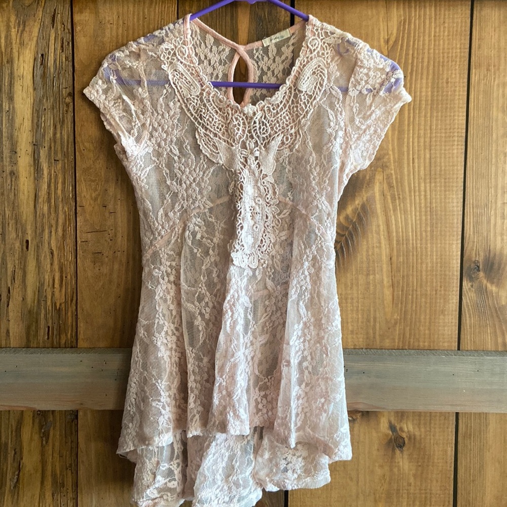 Peach colored ,Sheer, lace top. Size small.